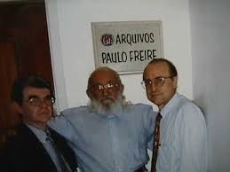 From left to right: José Romao Eustáquio, Paulo Freire and Moacir Gadotti, president of honor of Paulo Freire Institute - Brazil. Photo available in Paulo Freire Collection.