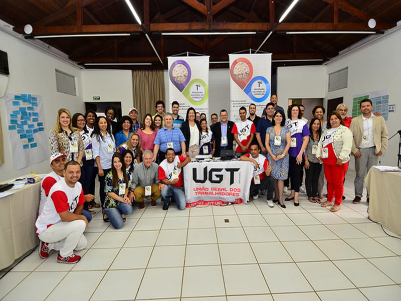 A ação política junto aos oprimidos tem de ser, no fundo, “ação cultural” para a liberdade, por isto mesmo, ação com eles. Paulo Freire The Union organizations, national and international,...